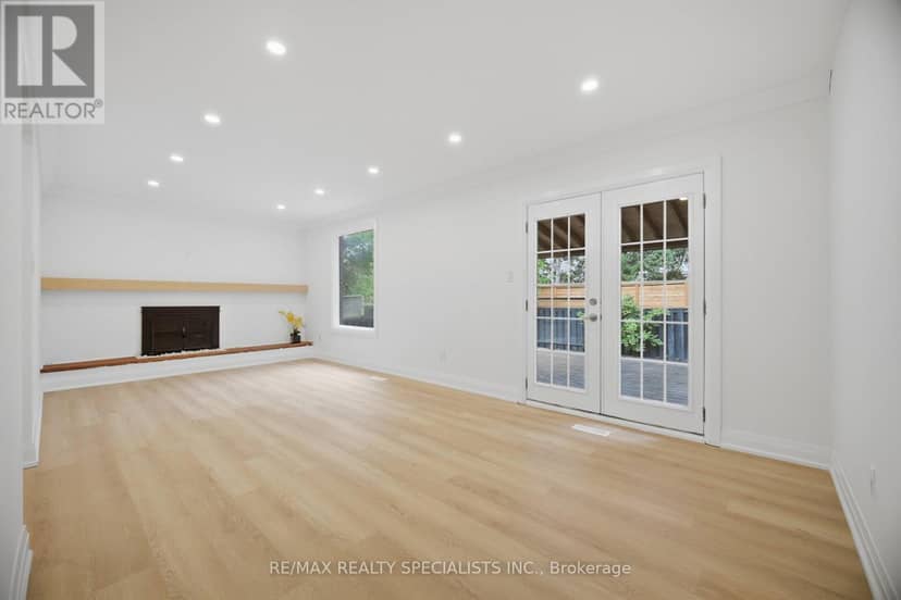 565 Hayward Crescent — photo 30 of 40