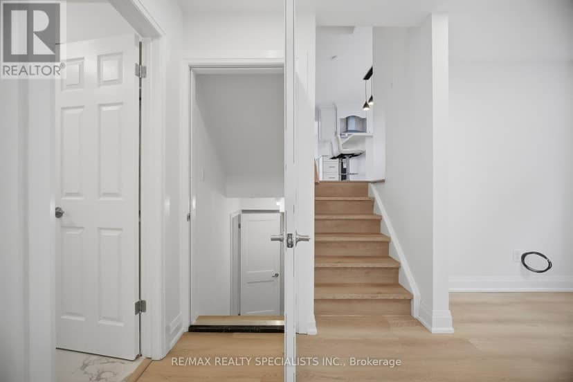 565 Hayward Crescent — photo 38 of 40