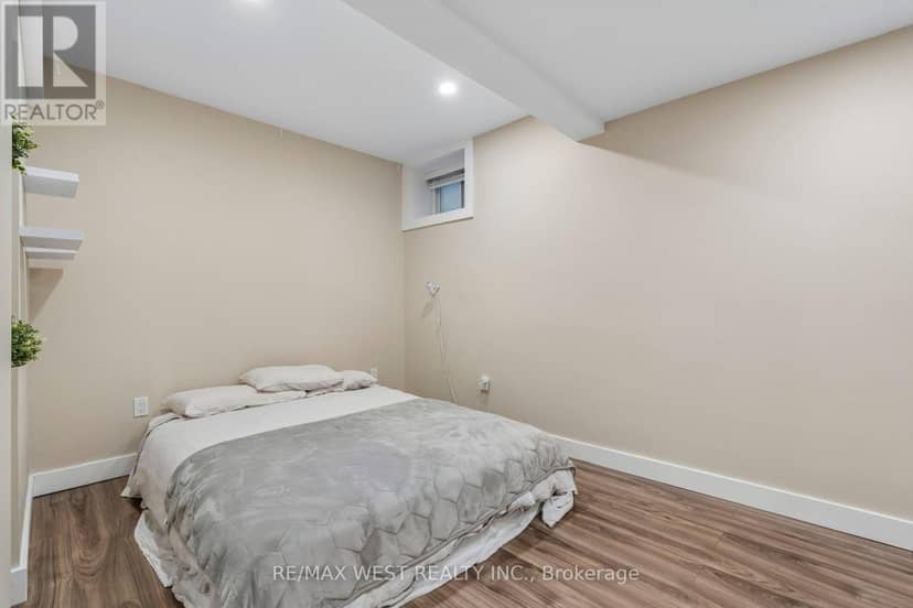 24 Victoria Street — photo 33 of 38