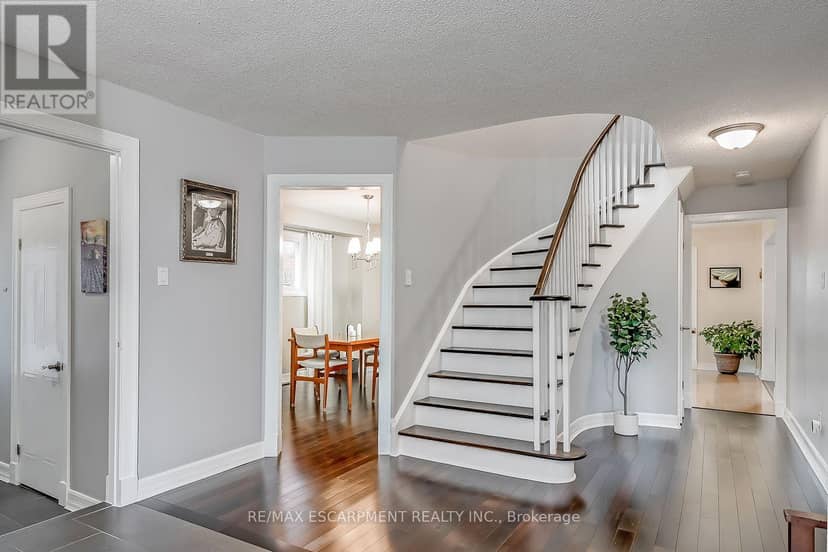 3163 Barwell Road — photo 4 of 38
