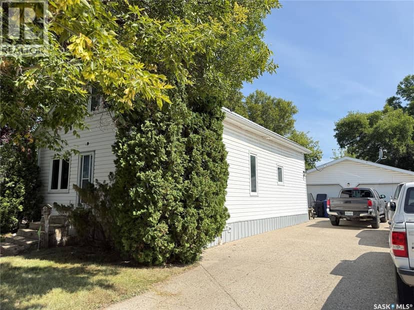 316 4th STREET, Weyburn, photo 2