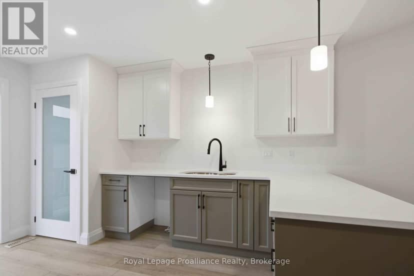 50 Mackenzie John Crescent — photo 9 of 29
