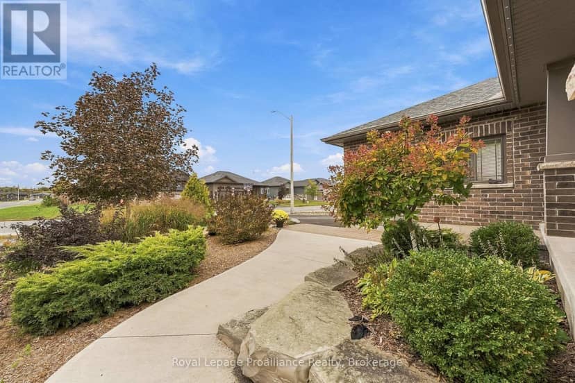 31 Ambrosia Terrace — photo 5 of 40