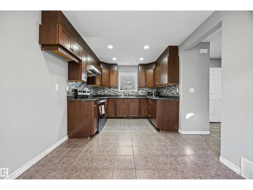 9626 106 AV NW — photo 12 of 40