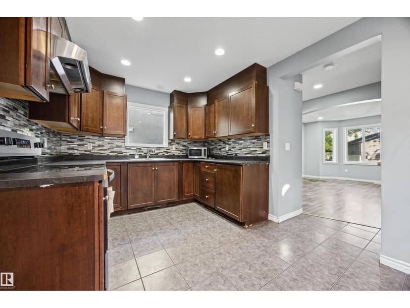 9626 106 AV NW — photo 13 of 40