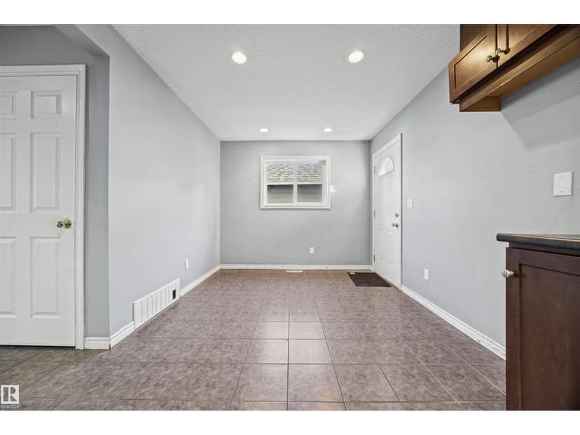 9626 106 AV NW — photo 15 of 40