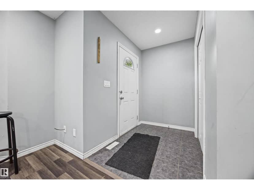 9626 106 AV NW, Edmonton, photo 2