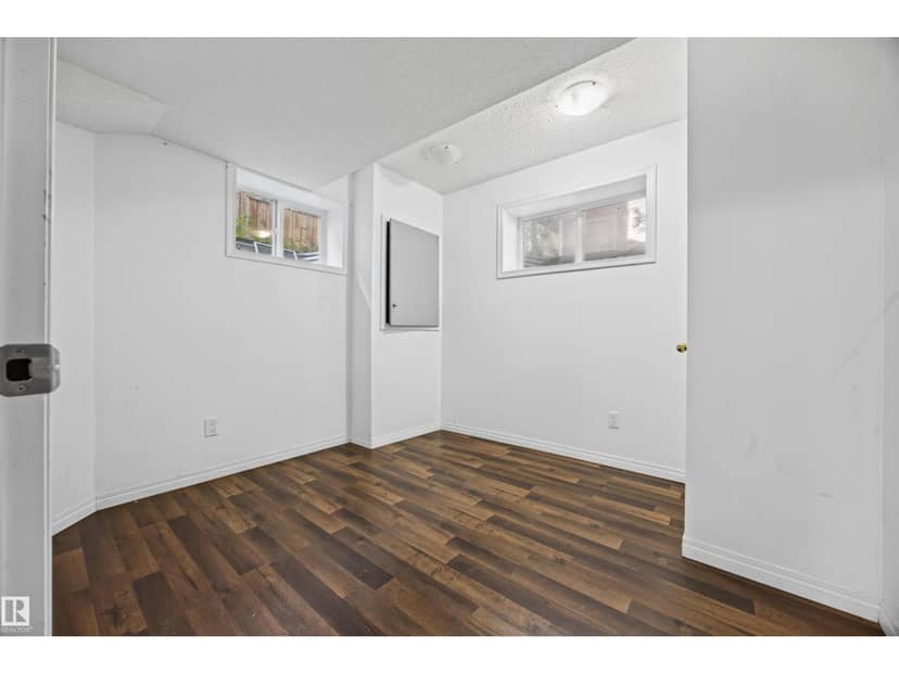 9626 106 AV NW — photo 33 of 40