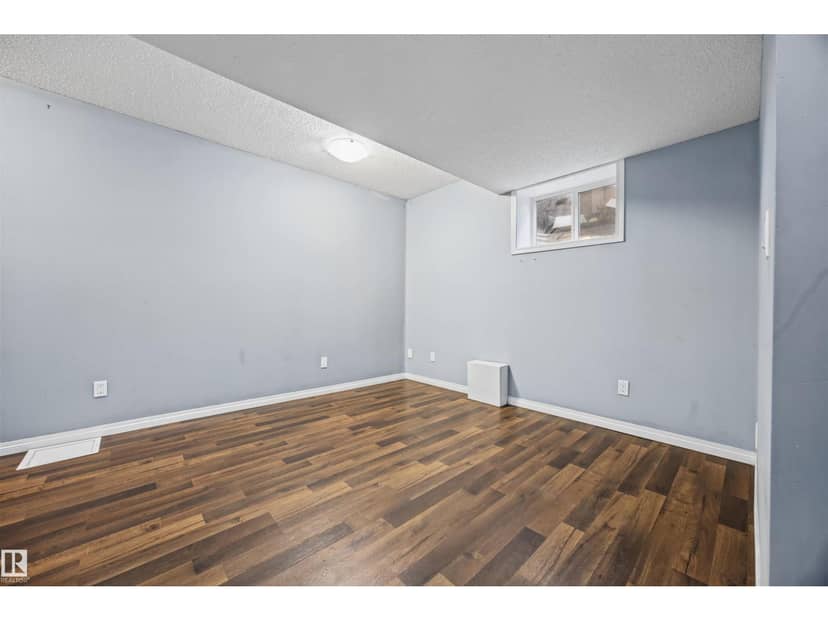 9626 106 AV NW — photo 38 of 40