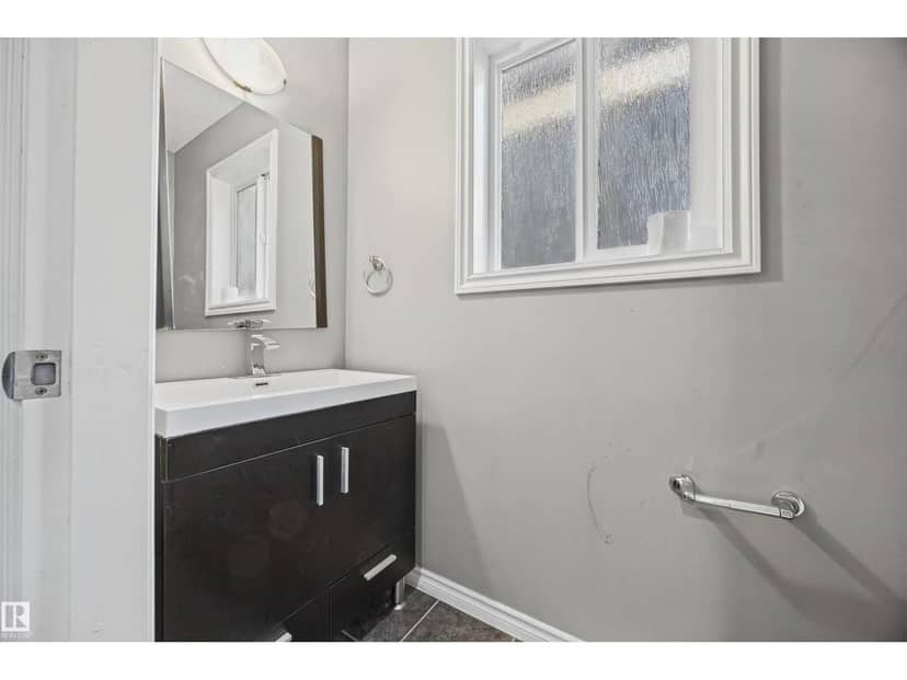 9626 106 AV NW — photo 9 of 40