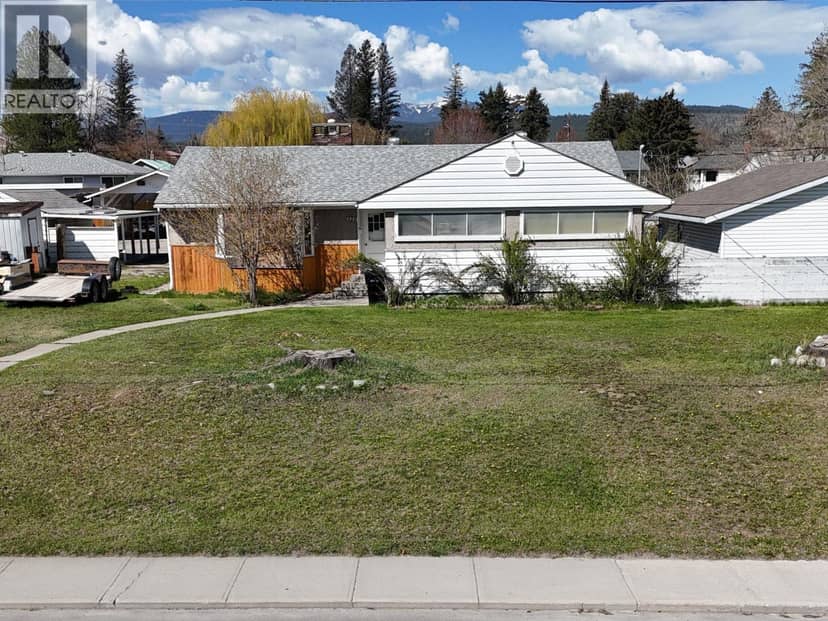 325 14 Avenue S, Cranbrook