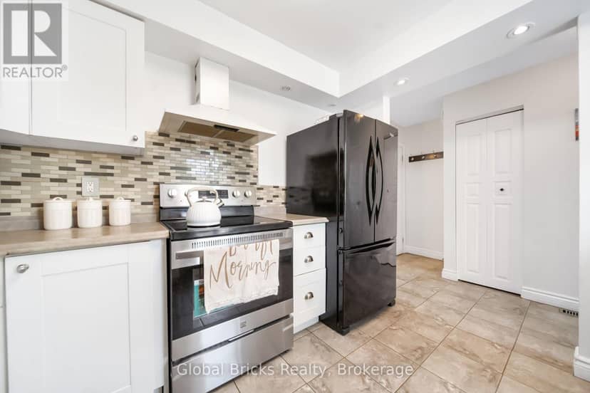 27 - 15 Green Valley Drive — photo 12 of 40