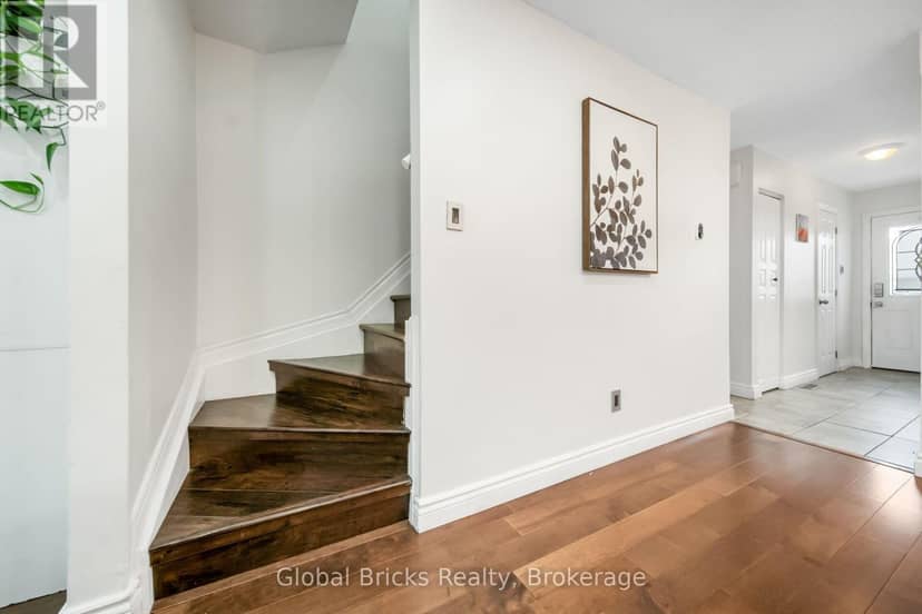 27 - 15 Green Valley Drive — photo 23 of 40