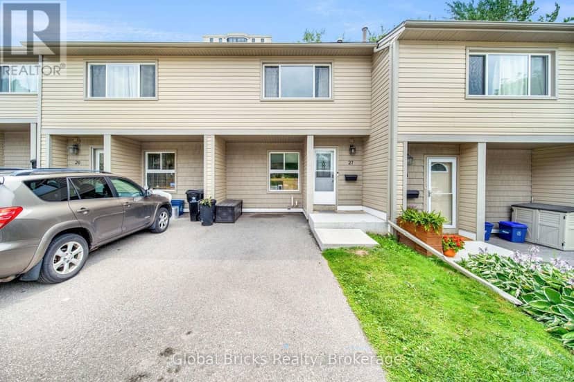 27 - 15 Green Valley Drive — photo 3 of 40