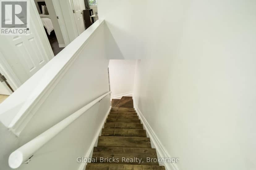 27 - 15 Green Valley Drive — photo 35 of 40