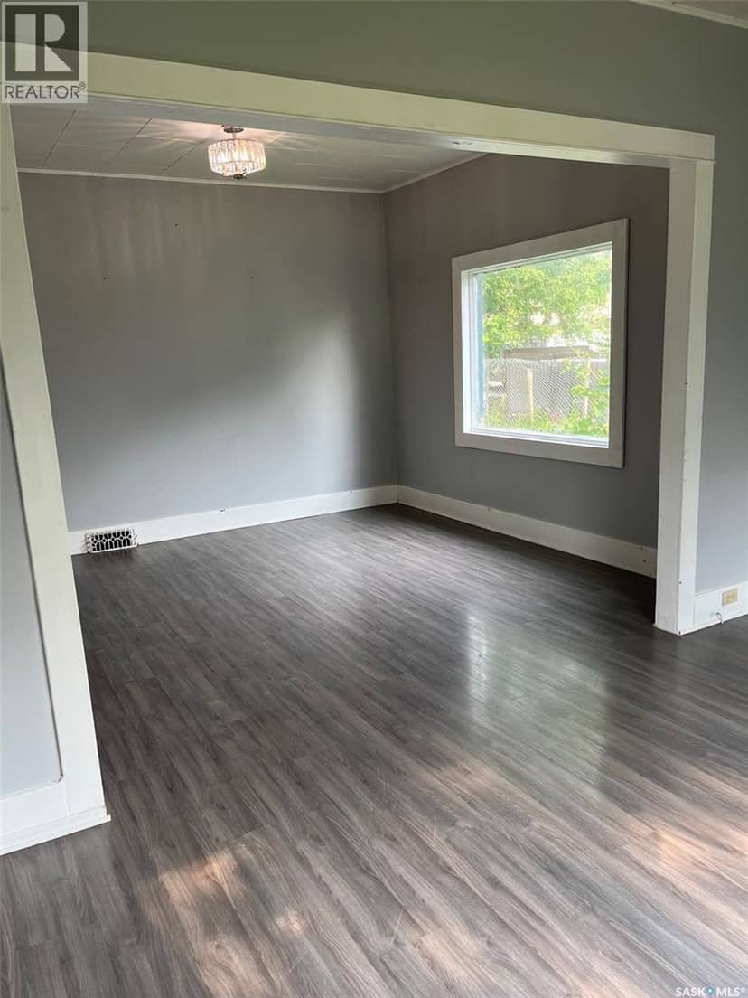 704 West AVENUE — photo 10 of 20