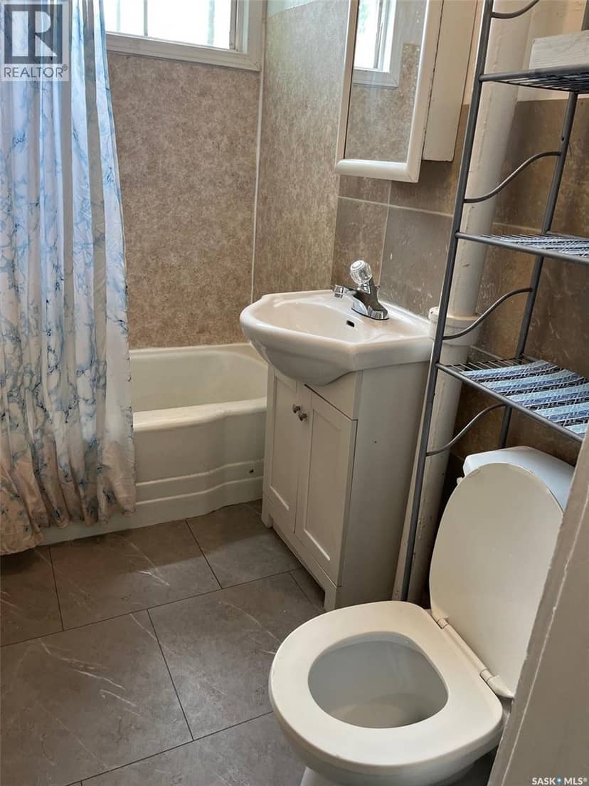 704 West AVENUE — photo 13 of 20