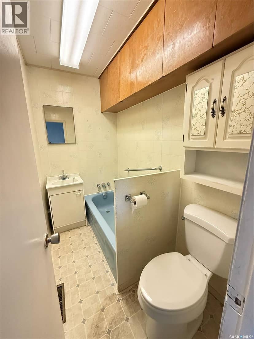 713 Healy AVENUE — photo 9 of 24