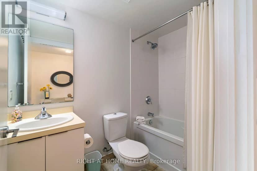 708 - 14 York Street — photo 17 of 35