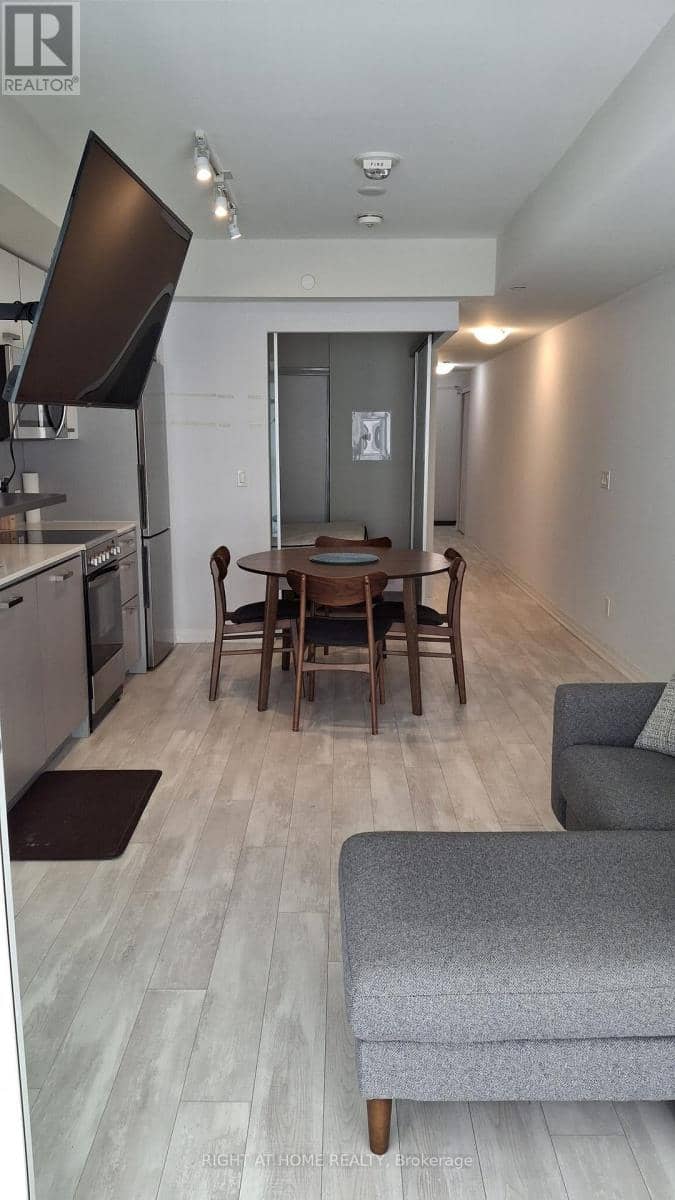 211 - 1630 Queen Street E — photo 3 of 15
