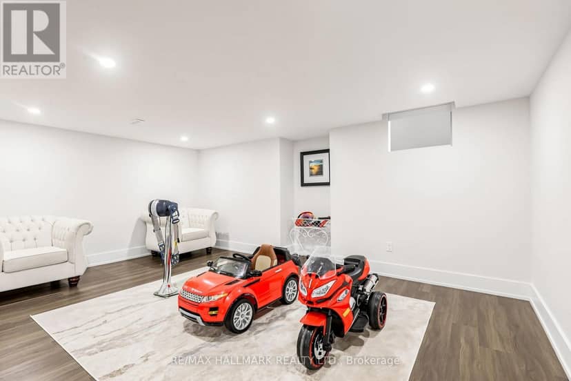 63 Willett Crescent — photo 34 of 39