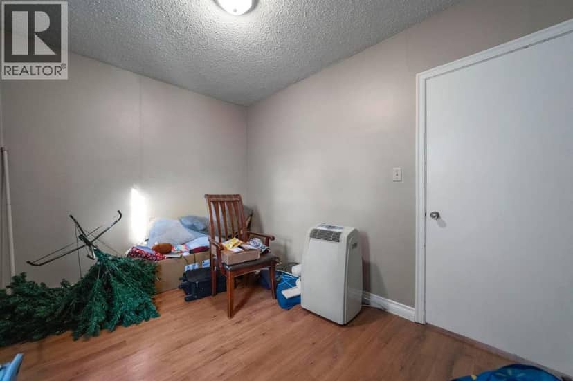 4828 52A Street — photo 10 of 23