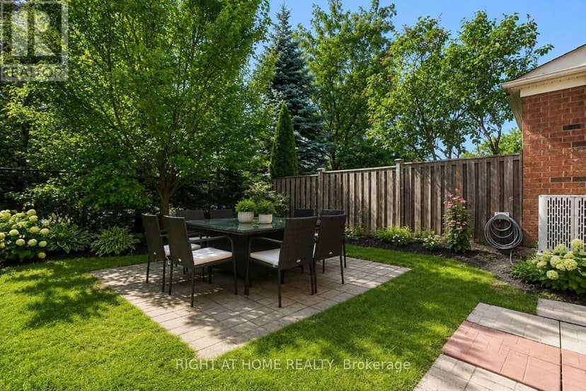 84 Dougherty Crescent — photo 2 of 19