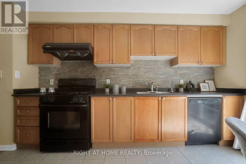 84 Dougherty Crescent — photo 7 of 19