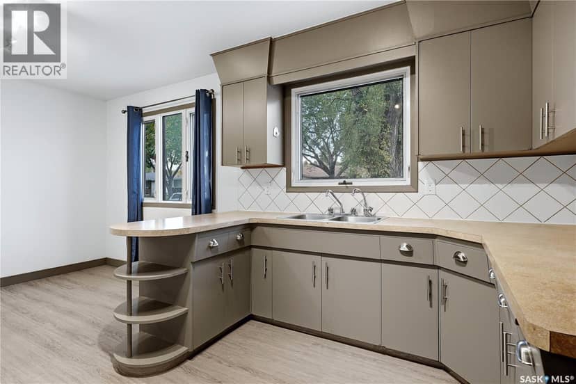 148 Woodward AVENUE — photo 10 of 40