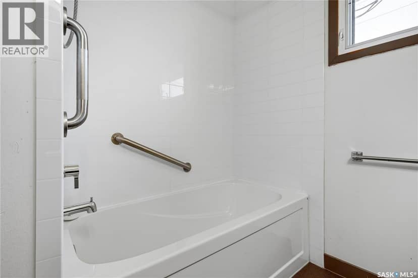 148 Woodward AVENUE — photo 17 of 40