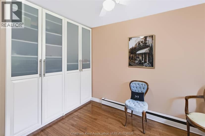 931 Charing Cross ROAD — photo 18 of 29
