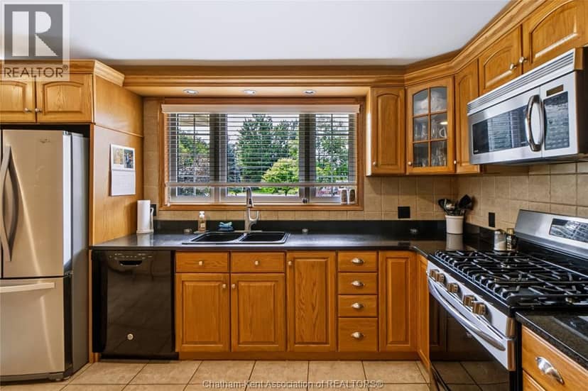 931 Charing Cross ROAD — photo 8 of 29
