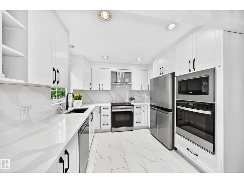 10323 138 ST NW — photo 13 of 40