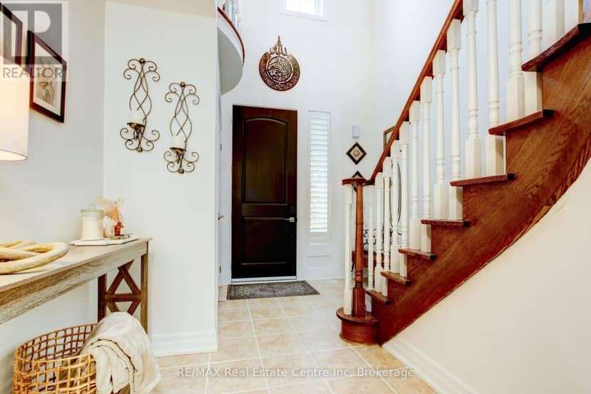52 Bardoe Crescent — photo 5 of 40