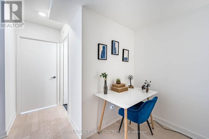312 - 25 Richmond Street E — photo 12 of 24
