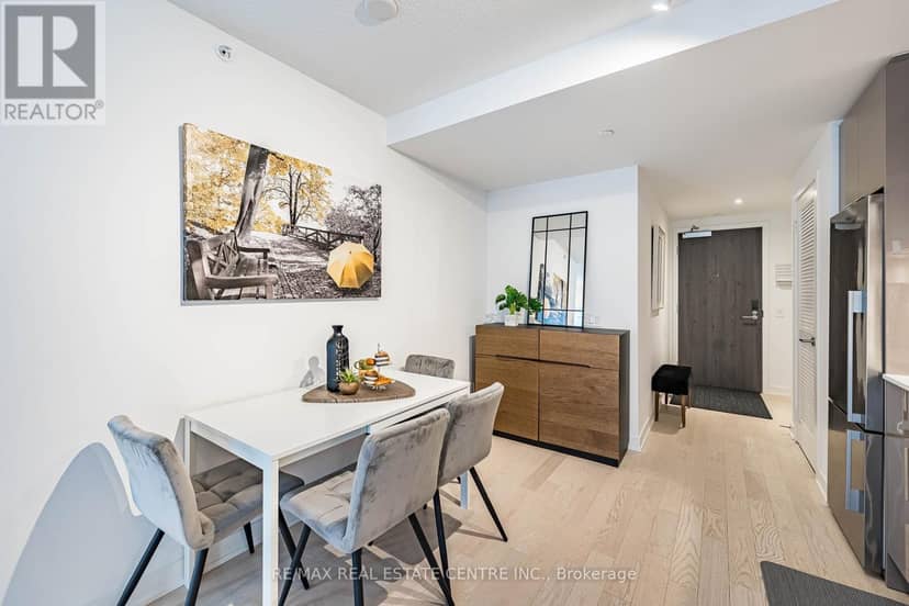312 - 25 Richmond Street E — photo 3 of 24