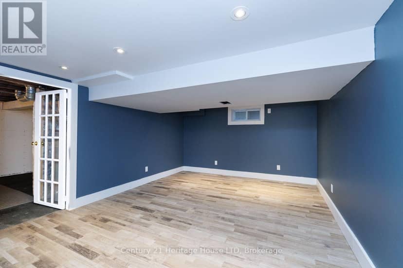 305 Phipps Street S — photo 15 of 27