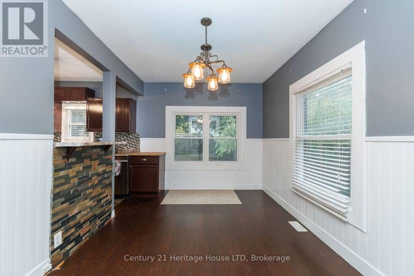 305 Phipps Street S — photo 6 of 27