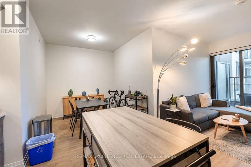 330 - 280 Howland Avenue — photo 3 of 21