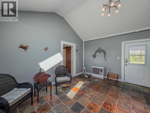58 & 72 Shakwak St. — photo 11 of 40