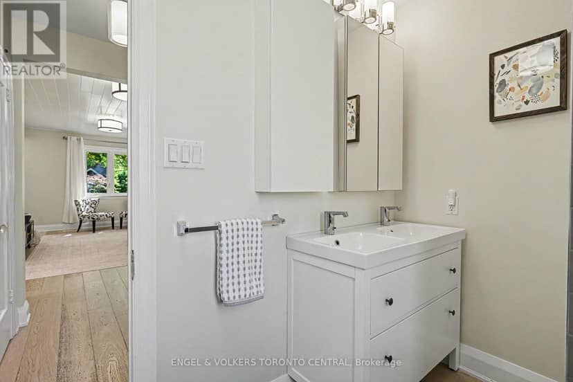 28 Inverleigh Drive — photo 10 of 26