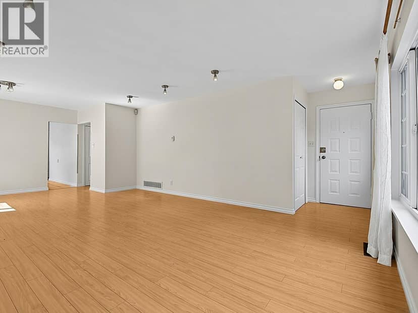 2216 E 41ST AVENUE, Vancouver, photo 2