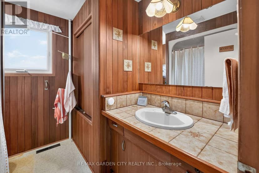 529 Carlton Street — photo 15 of 40