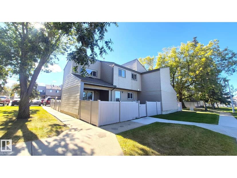 1754 Lakewood RD S NW, Edmonton, photo 2