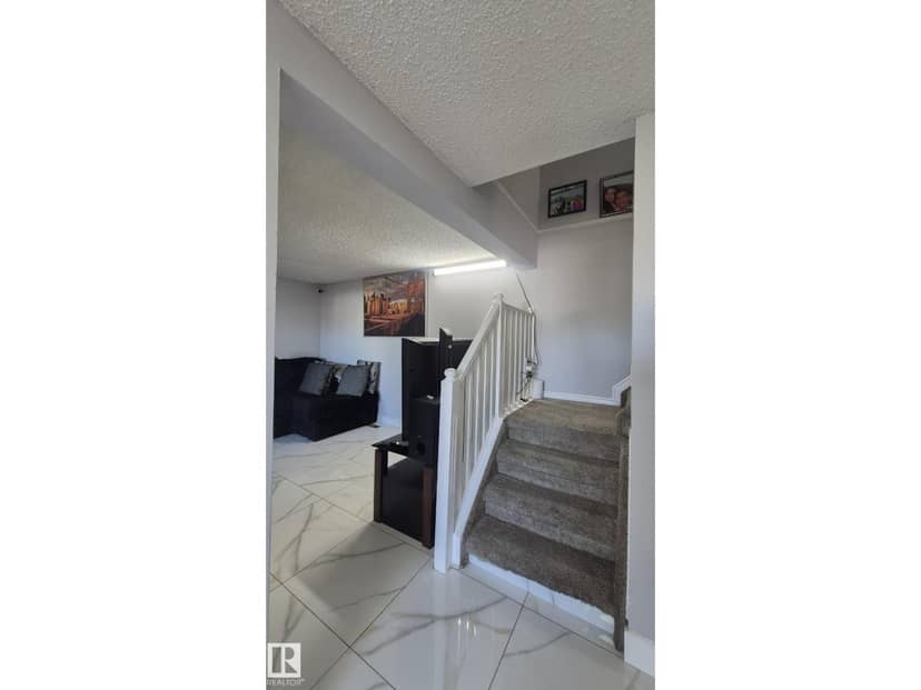1754 Lakewood RD S NW, Edmonton, photo 7