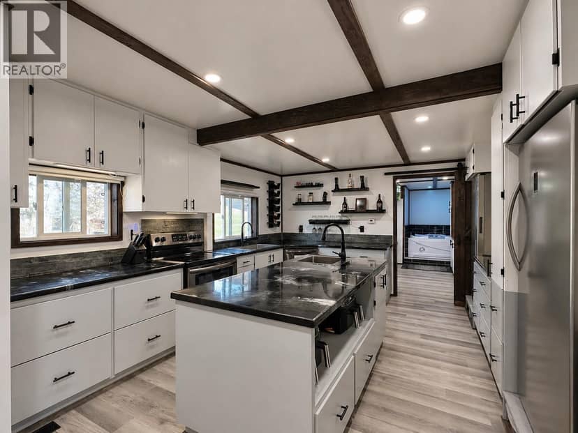 41 CEDAR STREET, Valemount, photo 2