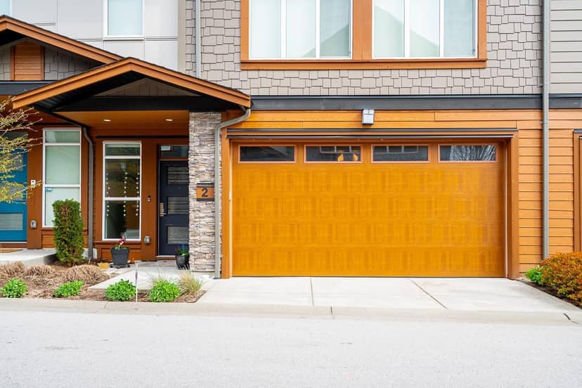 2 17033 FRASER HIGHWAY, Surrey
