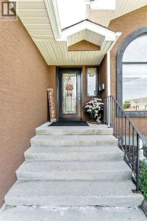 230 Park Meadows Drive SE, Medicine Hat, photo 3