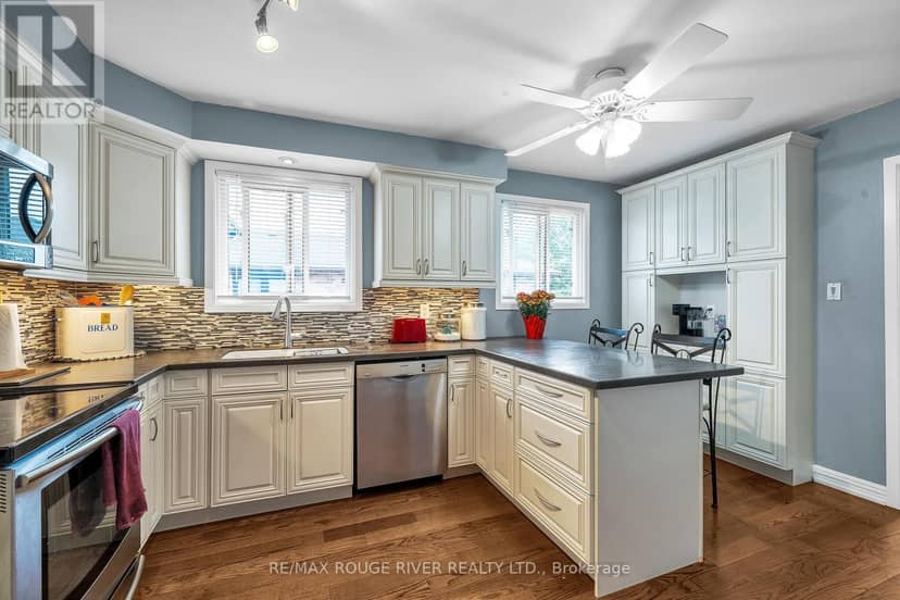 920 Sunrise Avenue — photo 10 of 40