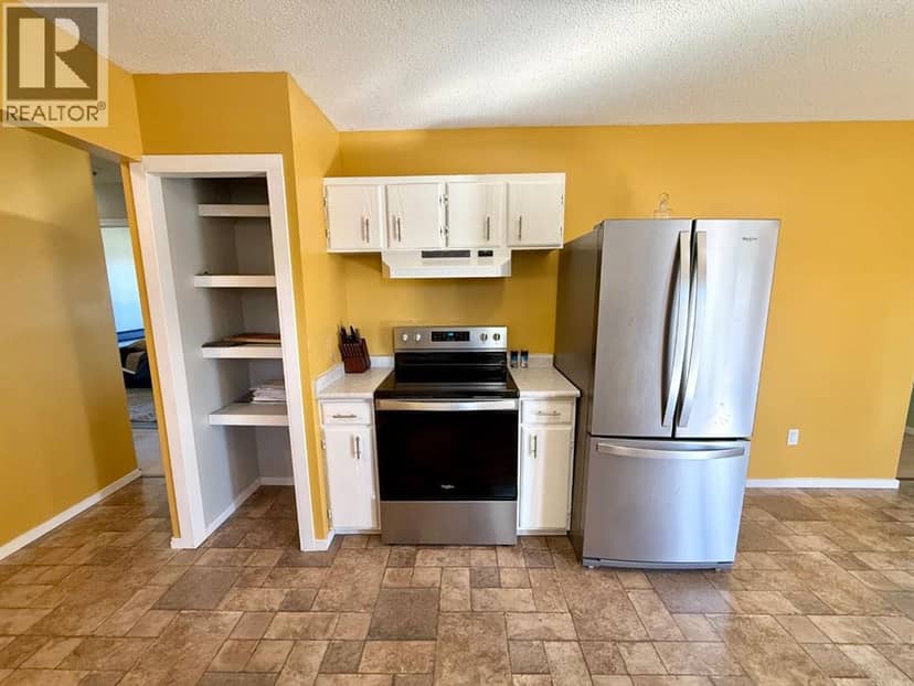 921 Ellis Crescent SE — photo 11 of 38